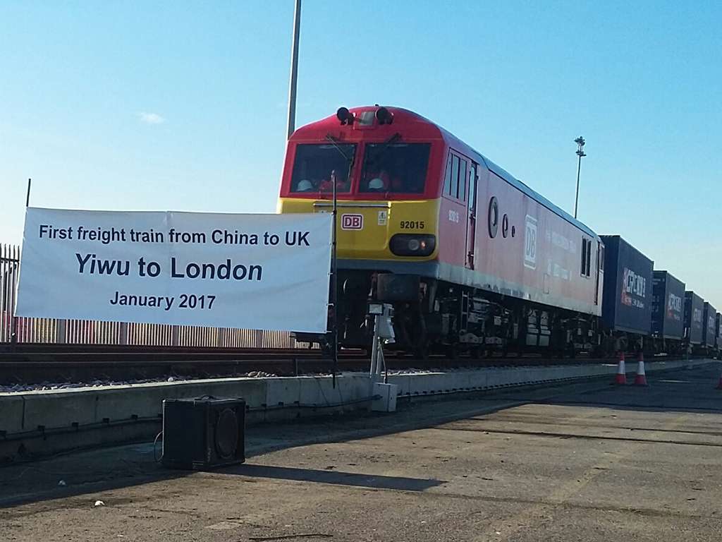 tn_gb-china-uk-train-banner-credit-yvonne_mulder Kereta Api barang pertama dari Yiwu, Tiongkok tiba di London, Inggris | Sumber: railwaygazette.com (by: Yvonne Mulder)