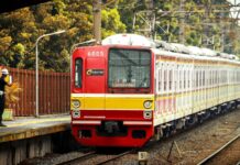 Jangan Takut Diciduk, Kini Stasiun Aman Untuk Kegiatan Fotografi! Ilustrasi: Foto KRL seri 6000 di Stasiun Tanjung Barat (KAORI Nusantara / Farouq Adhari)