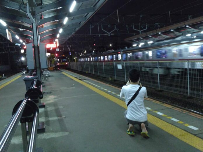 memotret-di-dalam-stasiun