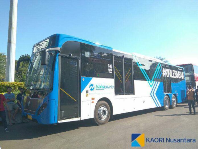 Transjakarta Mercedes Maxi