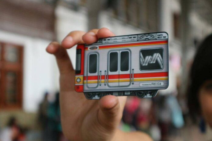 kmt krl Varian terbaru Kartu Multi Trip dengan bentuk KRL | Sumber Foto: @transportforjakarta (Instagram)