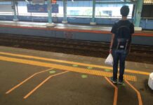 KCJ Pasang Marka Alur Naik-Turun Penumpang di Peron