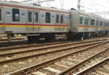 KRL Tujuan Bekasi Anjlok di Jakarta Kota, Perjalanan KA Terganggu