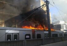Kebakaran Gedung, KRL Odakyu Line Terkena Sambaran Api