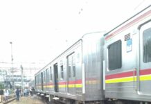 KRL Commuter Line Anjlok di Jatinegara, Perjalanan KA Terganggu