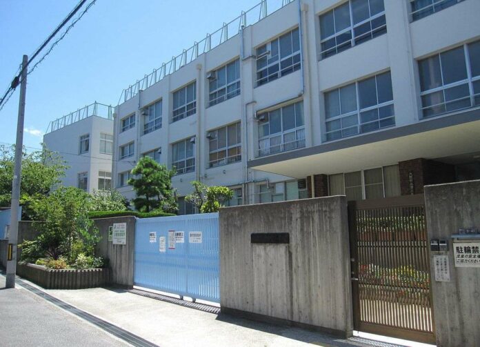 1200px-Osaka_City_Shimizugaoka_elementary_school