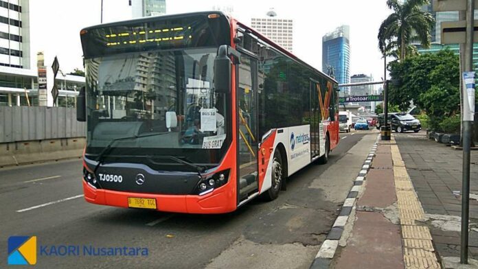 Bus low-deck