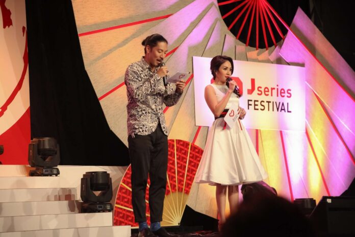 MC oleh Hiroaki Kato & Tyra Lundy