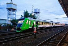INKA Uji Coba Rangkaian KA Bandara Internasional Minangkabau Uji Coba Rangkaian KA Bandara Internasional Minangkabau