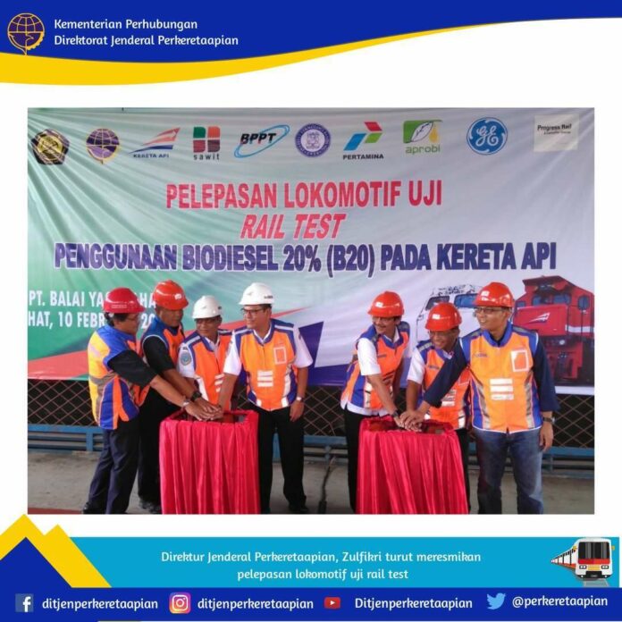 DVqhptNU8AEwwoy Lokomotif Berbahan Bakar Biodiesel