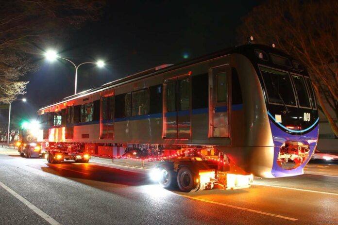 DWxW4KQVMAAFvI7 Rolling stock MRT Jakarta yang dikirim dari pabrik Nippon Sharyo (Twitter / かわねじ)