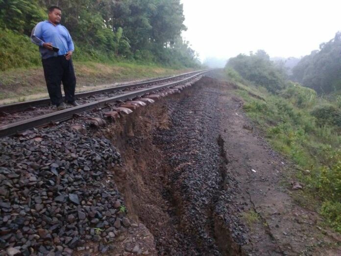 Longsor Karangsoni Gundih Jalur KA Semarang-Solo