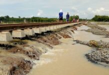 Sungai Cisanggarung Meluap, Jalur KA Cirebon-Prupuk Terganggu