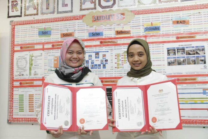 29343111_1834629053227650_6893342297270779904_o dua masinis wanita MRT Jakarta