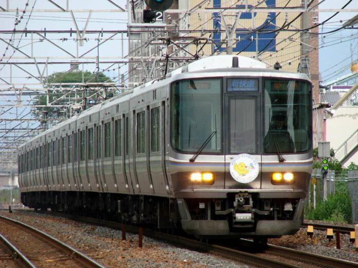 JRW_series223_Biwako Berangkatkan KA Lebih Awal