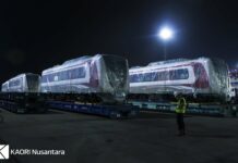 Jelang Operasional, Tiga Rangkaian LRT Jakarta Tiba di Pelabuhan Tanjung Priok Rangkaian LRT Jakarta di terminal kendaraan internasional pelabuhan Tanjung Priok (KAORI Nusantara / Farouq Adhari)