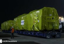 Datang Dalam Sunyi, Mesin Perawatan Jalan Rel Untuk Sulawesi Tiba di Indonesia Dua unit Mesin perawatan jalan rel buatan Matisa milik DitjenKA Kemenhub (KAORI Nusantara / Farouq Adhari)