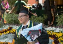 Nico-Nico-Nii! Sarjana Ini Diwisuda Bareng “Waifunya”