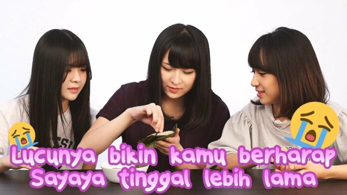 sayaya makan lemper