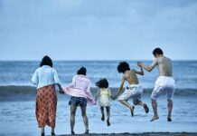 Ulasan Film Shoplifters: Kehangatan Keluarga di tengah Kerasnya Dunia