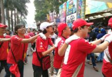 Begini Cara Tim Ennichisai Menembus Keramaian Pengunjung Ennichisai 2019 tim ennichisai menembus keramaian