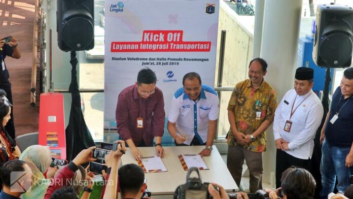 Tanda tangan MOU LRTJ TJ