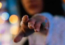 Kimi Wo Tebanashitemiru