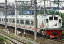 KA Wijayakusuma Anjlok Di Stasiun Barat