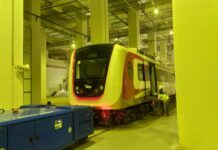 Mengintip Proses Deep Cleaning Kereta LRT Jakarta deep cleaning lrt jakarta