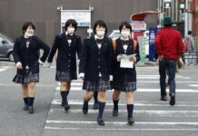 Tak Tahu Mau Ke Mana, Gadis Remaja Jepang Tersisihkan Di Tengah Wabah COVID-19 COVID-19