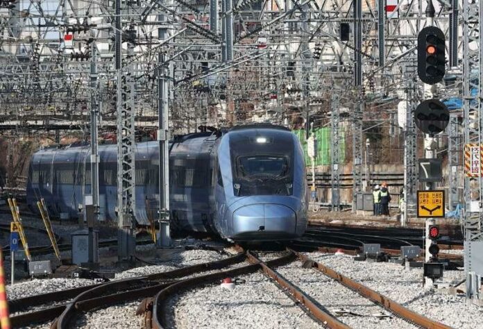 EMU-260 kereta cepat ramah lingkungan