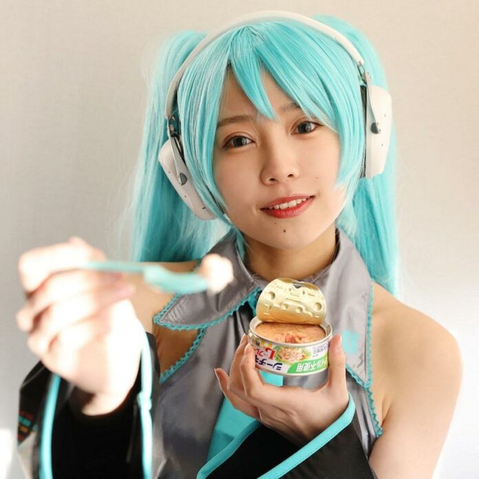 Singing Cosplayer Hikari A Cruel Angel’s Thesis