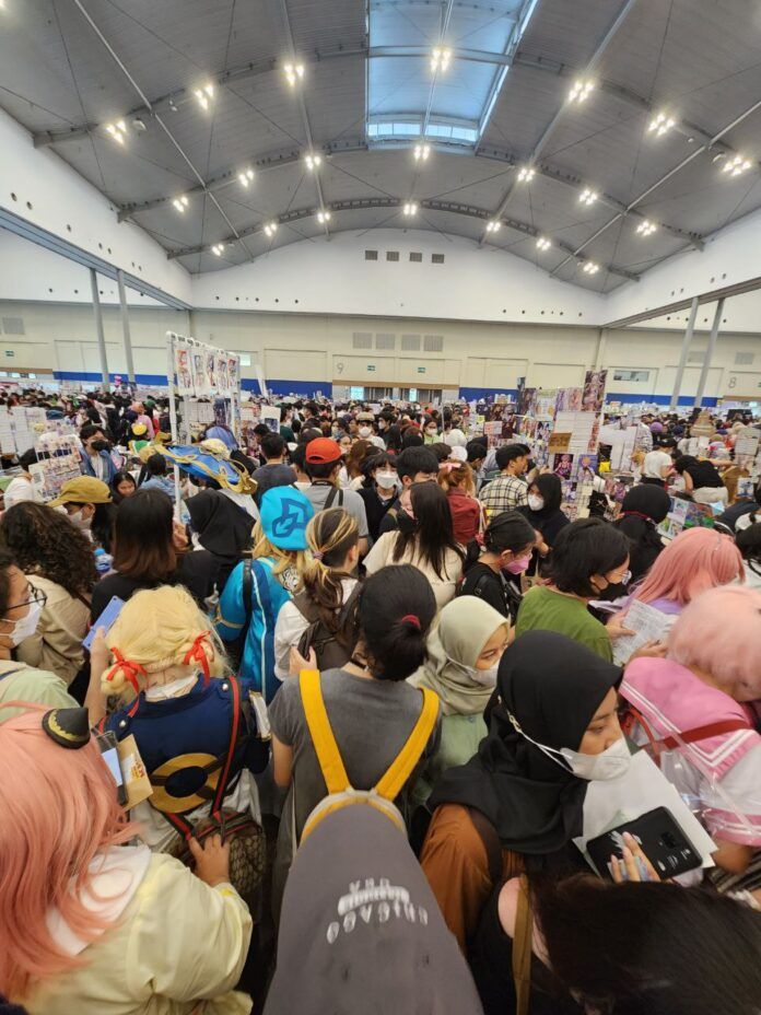 Comifuro-16-Day 1 F comic frontier comifuro 16