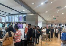 Fenomena Peluncuran Kolaborasi UNIQLO dan KAWS Diwarnai Antrian Panjang di Seluruh Dunia KAWS