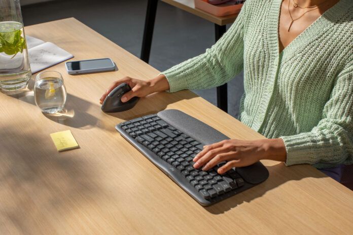 Logitech Ergonomic Wave Keys Logitech