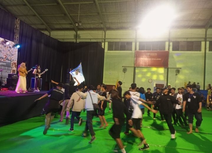 Performer di penghujung acara