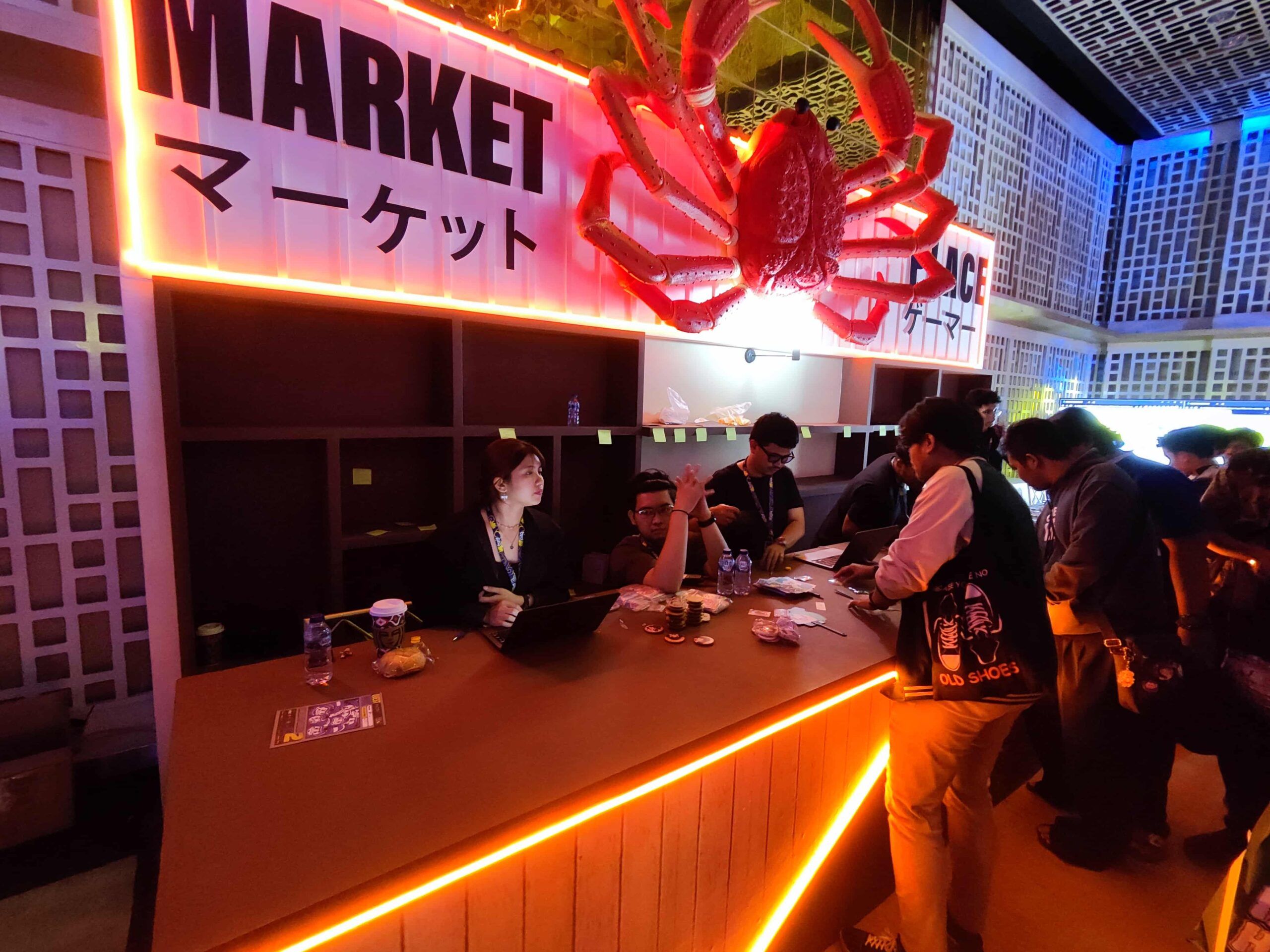 Mengantri Menuju Marketplace (2)