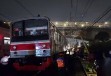 Tiang LAA Tumbang, Timpa KRL dan KA Gumarang di Bekasi