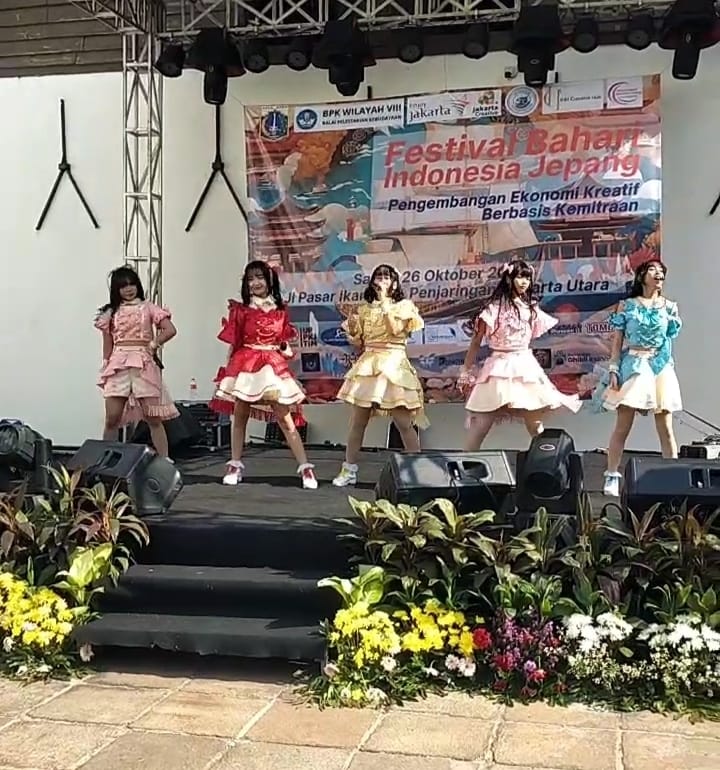 Idol Kalopsia, Twenty Nine Teens, dan Tomoshibi