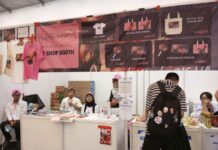 Pengalaman Saya Pertama Kali Datang ke ke Comifuro 19 Booth official merch Comifuro 19