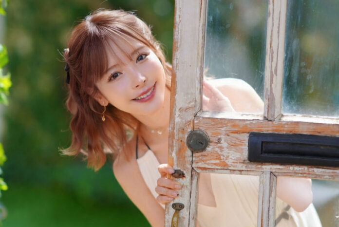 Kana Momonogi