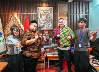 Eksklusif: Bang Ken atau Hardiyanto Kenneth, Sosok Pejabat ‘Otaku’ yang Membawa Semangat Hashira ke Gedung Dewan Eksklusif: Bang Ken atau Hardiyanto Kenneth, Sosok Pejabat ‘Otaku’ yang Membawa Semangat Hashira ke Gedung Dewan