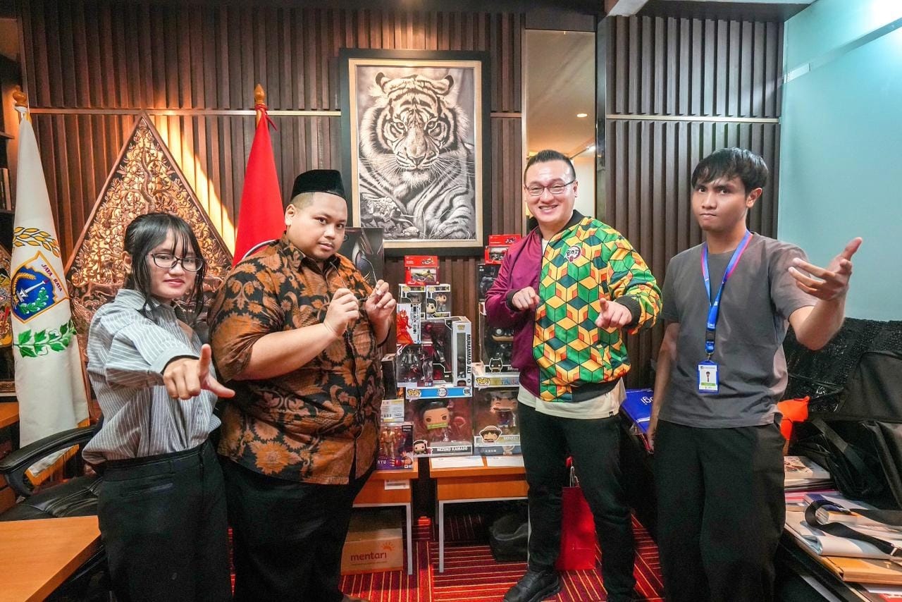 Eksklusif: Bang Ken atau Hardiyanto Kenneth, Sosok Pejabat ‘Otaku’ yang Membawa Semangat Hashira ke Gedung Dewan Eksklusif: Bang Ken atau Hardiyanto Kenneth, Sosok Pejabat ‘Otaku’ yang Membawa Semangat Hashira ke Gedung Dewan
