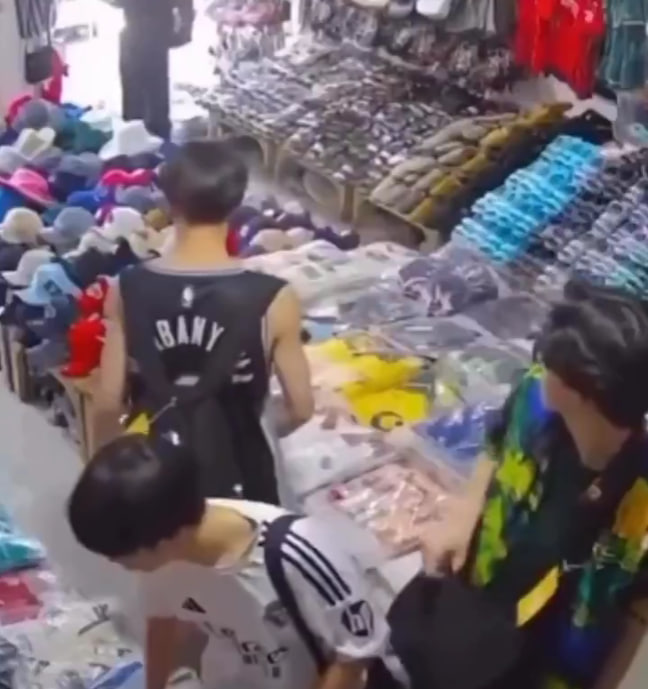 photo_2025-12-09_06-46-18 turis jepang mengutil